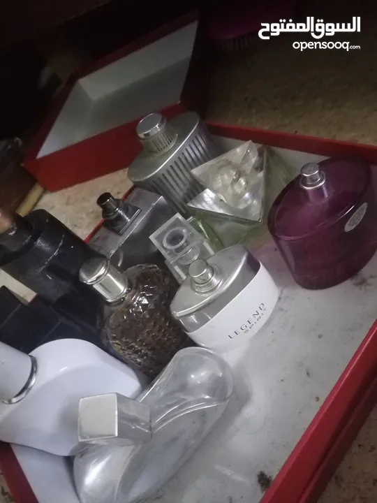 علب عطور فاضيه رجاليه او نسائيه
