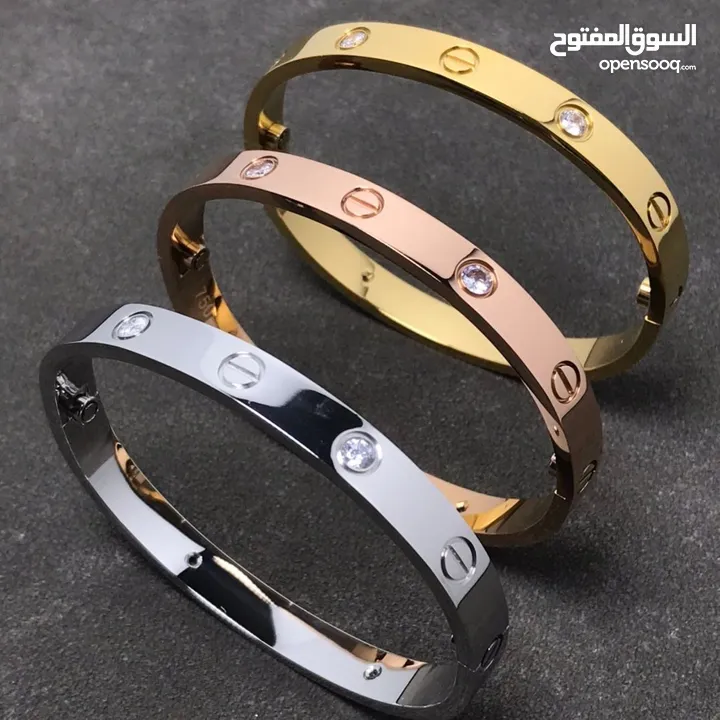 طقم الأساور الكارتير الأصلي متوفر منو كميه محدودة جداً لتواصل والاستفسار مكفولات لمدة سنه كاملة