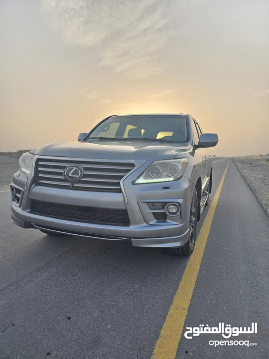 لكسز LX570 خليجي عمان مصيون كامل لون مميز الداخل والخارج للبيع   Lexus LX570 for sale