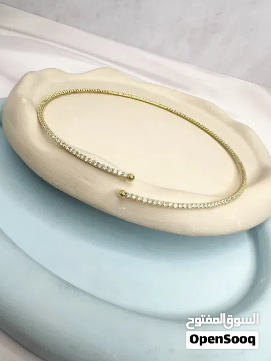 أطواق أنيقة وفاخرة بأنواع مختلفة