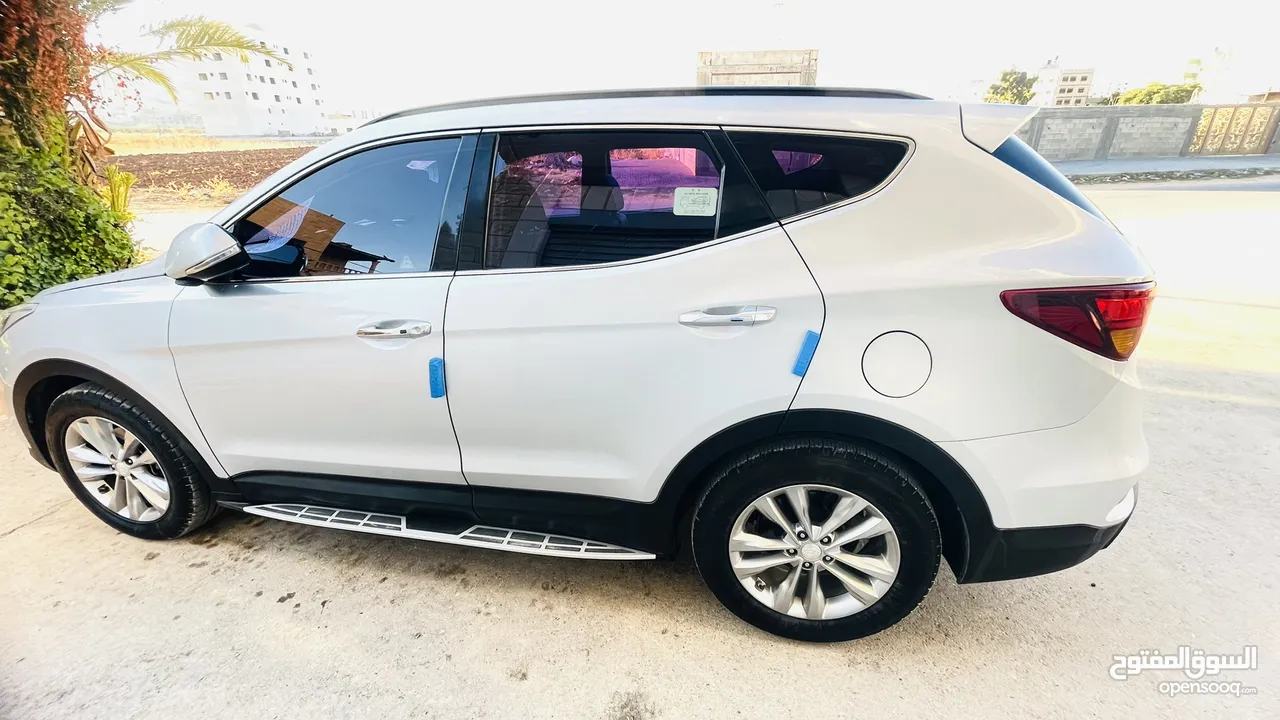هيونداي سانتافيه دفع رباعي - بحالة ممتازة داخليا وخارجيا - GLS  Hyundai SantaFe