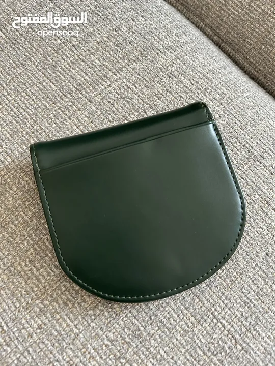 محفظة خضراء