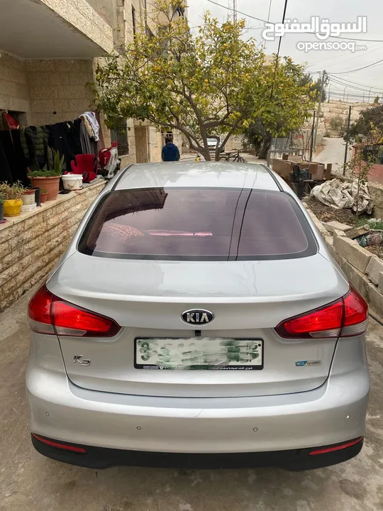 سيارة KIA K3 2017 بحالة ممتازة للبيع 1600 cc لون رمادي