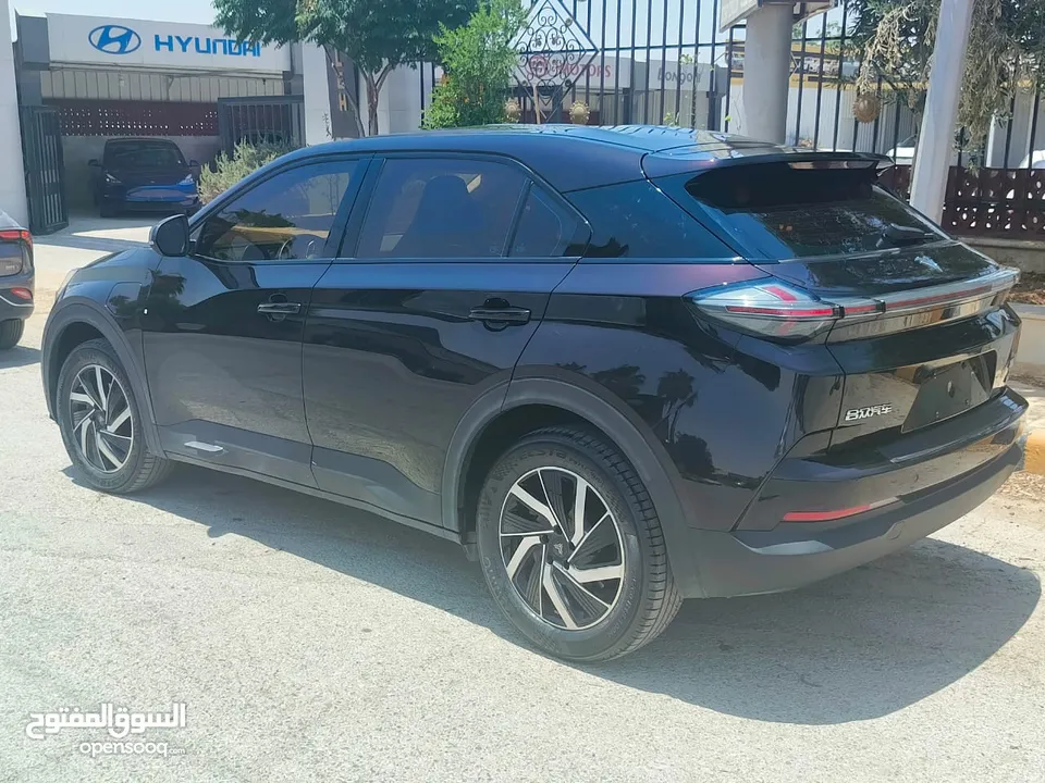 نيتا يو برو 2022 لون باذنجاني حره
