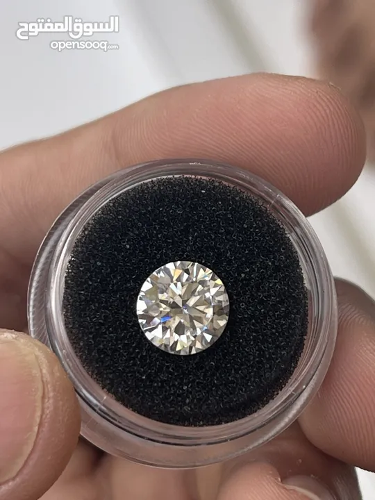الماس اصلي مصنوع من مختبر طبعا مع شهادة وقمتها 30 فقط وكميه محدوده