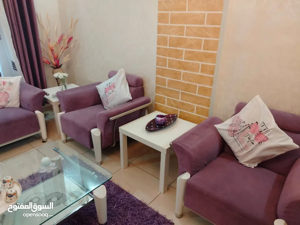 طقم كنب +طاولة سفرة خشب ثمانية مقاعد