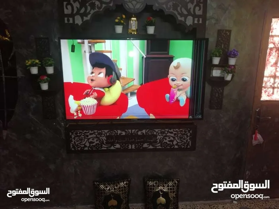 شاشه 55بوصه بحاله جديده فيها ضربه عجنب مش مثره فل سمارت