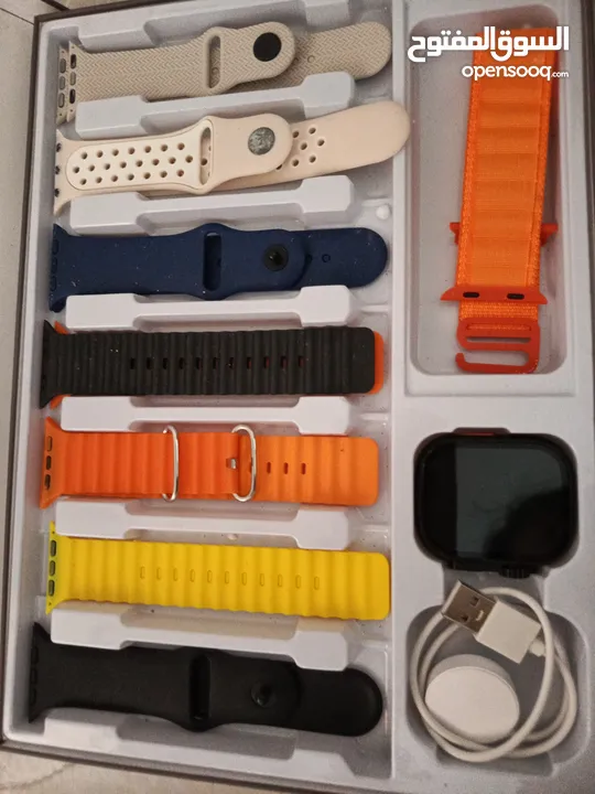 ساعه smart watch (c60 Ultra 3) مع كرتونتها و شاحنها و كساكتها مشحونه فقط 10 مرات الساعه كأنها جديده