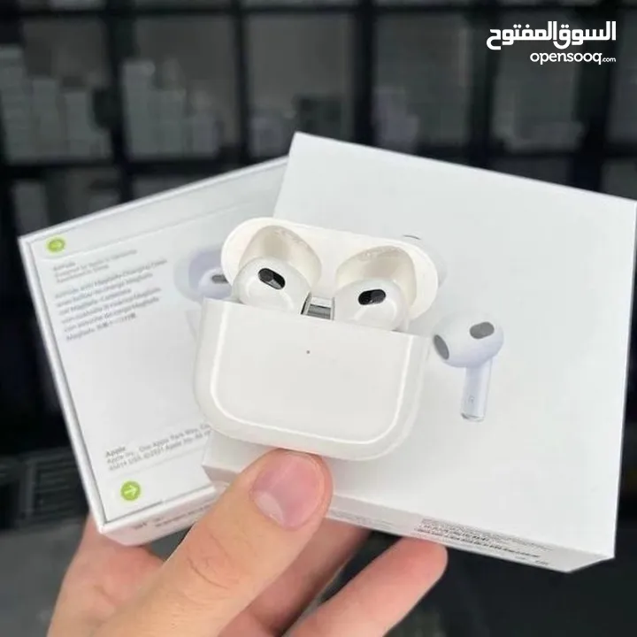 تقدم لكم سماعة ايربودز 3 كوبي ماستر تجربة صوتية استثنائية تجمع بين الأداء العالي والتصميم الأنيق.