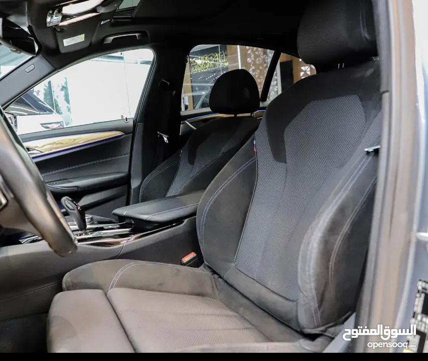 سيارة BMW فاخرة