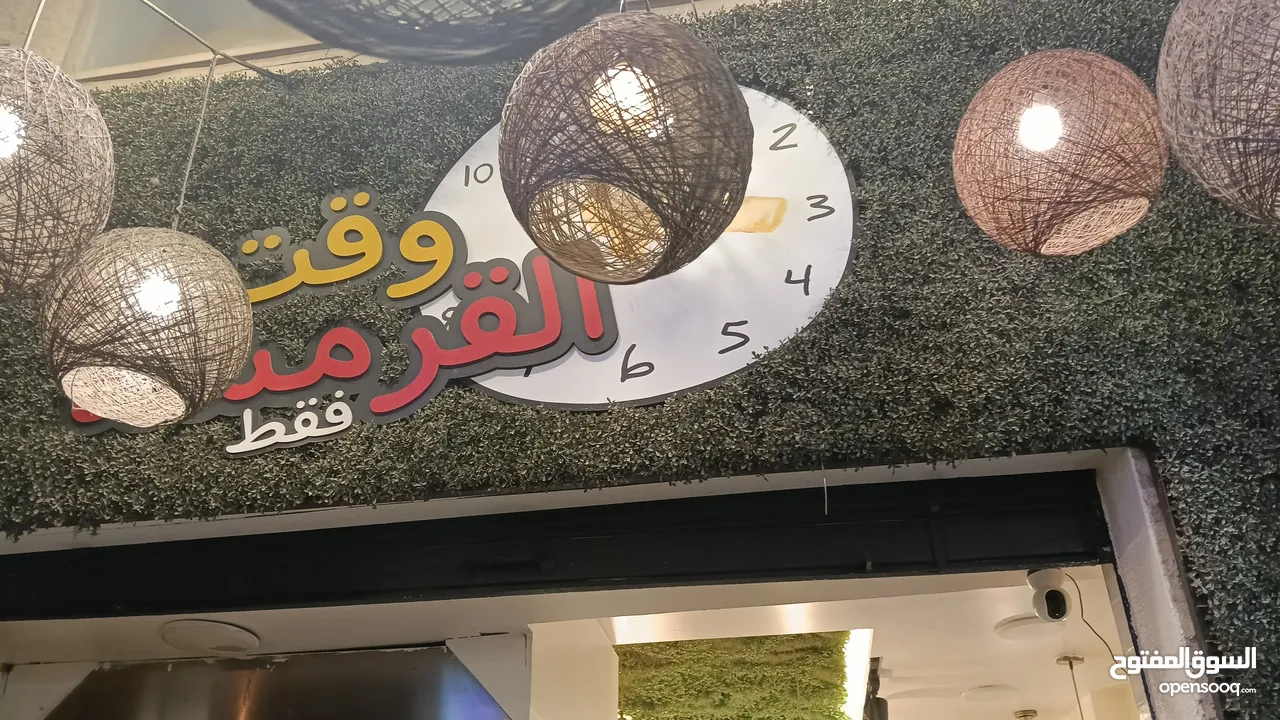 مطعم سناكات بطاطا للبيع الموقع جبل عمان الرينبو بجانب فططري بسعر مغري مجهز بالكامل مطبخ وحمام