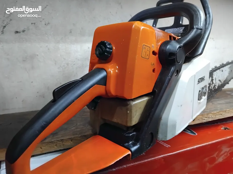منشار بنزين ماركة STIHL