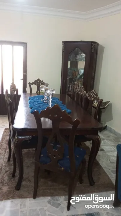 طاوله سفره مع فضيه ثقيله جدا وكبيره