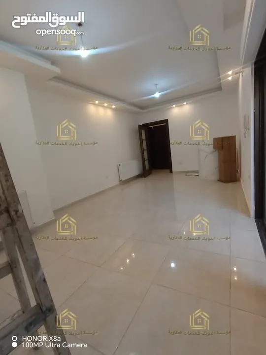 شقة فاخرة كأنها لم تسكن موقع مميز مع ترس ومدخل مستقل