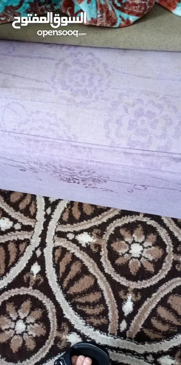 طقمين كنب  مع طاولة كبيرة للبيع