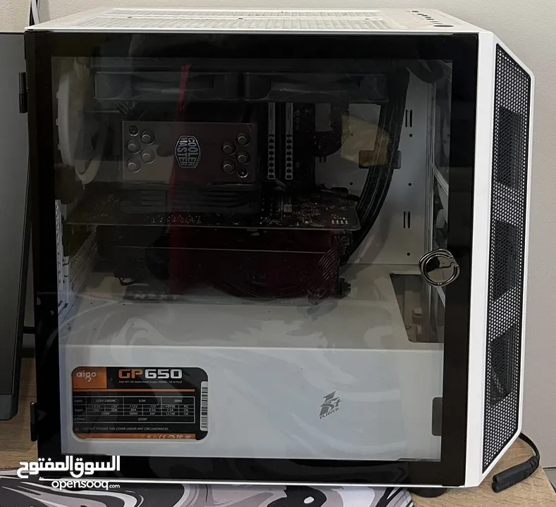 للبيع بيسي العاب مع شاشة gaming pc for sale قابل للتفاوض