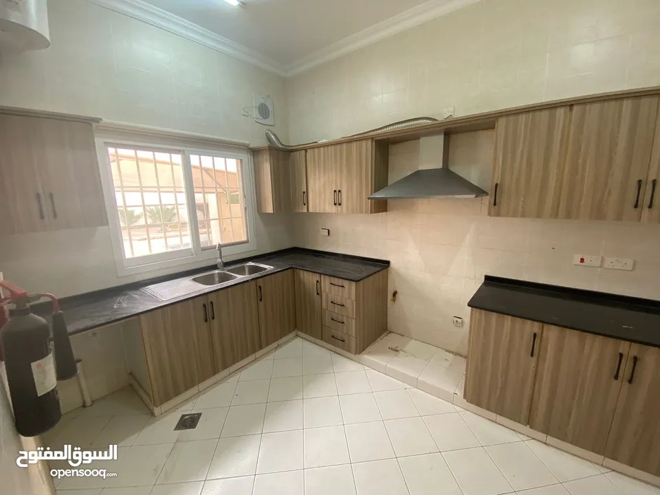 For Rent 5 Bhk + 1 Villa In Al  Madinat Allam   للإيجار 5 غرف نوم + 1 فيلا في مدينه الاعلام