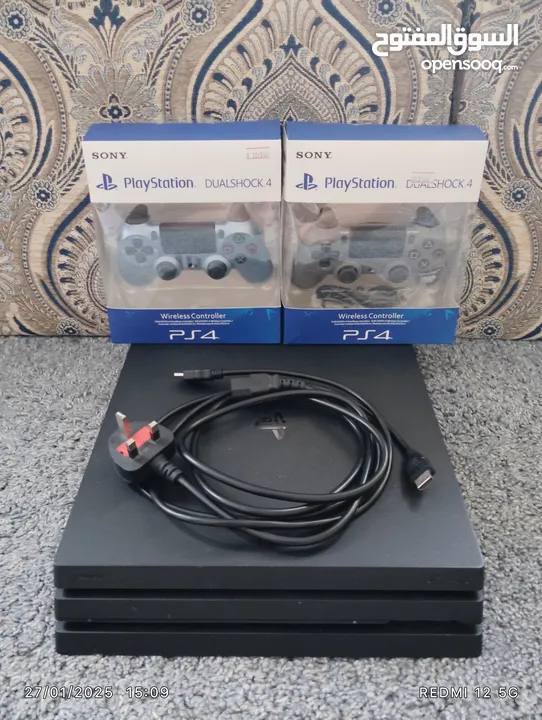 للبيع PlayStation 4 برو  شغال مو مفتوح