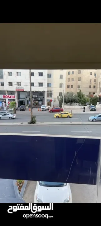 مكتب او مركز طبي للايجار موقع واطلاله مميزه على شارع حيوي عبدالله غوشه مفروش جاهز للاستخدام الفوري