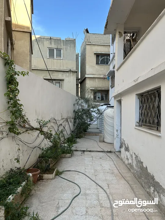 شقتين للبيع (أرضي + تسوية)  الزرقاء حي رمزي في منطقة حيوية جداً