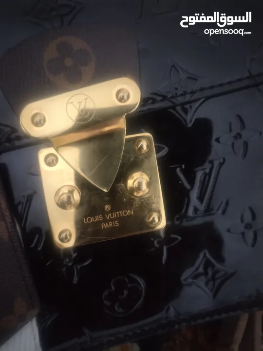 حقيبة يد نسائية ماركة LOUIS VUITTON للبيع لون اسود
