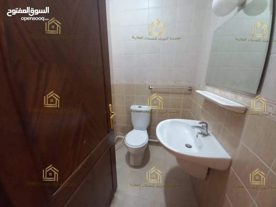 شقة سوبر ديلوكس شبة ارضي مع حديقة وترسات واسعة