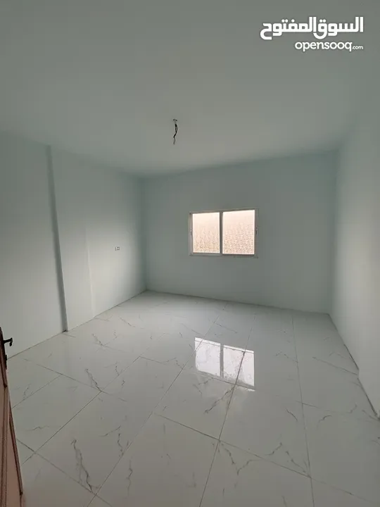 بيت طابقين للبيع في الحي الغربي  طابق ارضي بناء من 10الى 16 سنة  طابق اول بناء قبل 3شهور فقط
