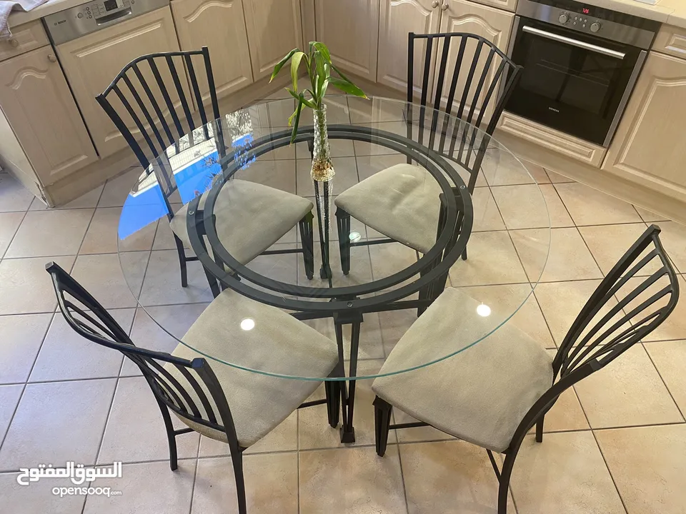 Dining table with 4 chairs  طاولة سفرة مع 4 كراسي