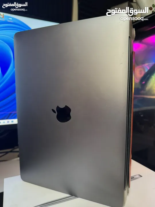 MACBOOK AIR - M1 بحالة ممتازة - مع جميع ملحقاته - 51 دورة شحن فقط