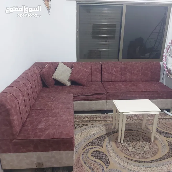 طقم كورنر حرف L خشب سويد استعمال عرسان تقيل ومرتب ومع كوشنز جانبيات المقاس 270 ب 135 خمل الخشب 4 سم