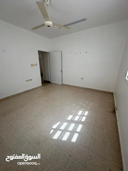 غرفه وحمام بالخوير قريب المايا للايجارRoom and bathroom in Al Khuwair near Maya for rent