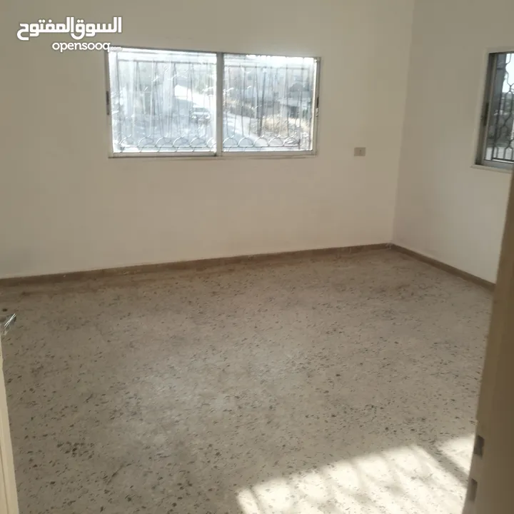 منزل للبيع طابق ثاني على شارع رئيسي في ايدون على إشارة ايدون