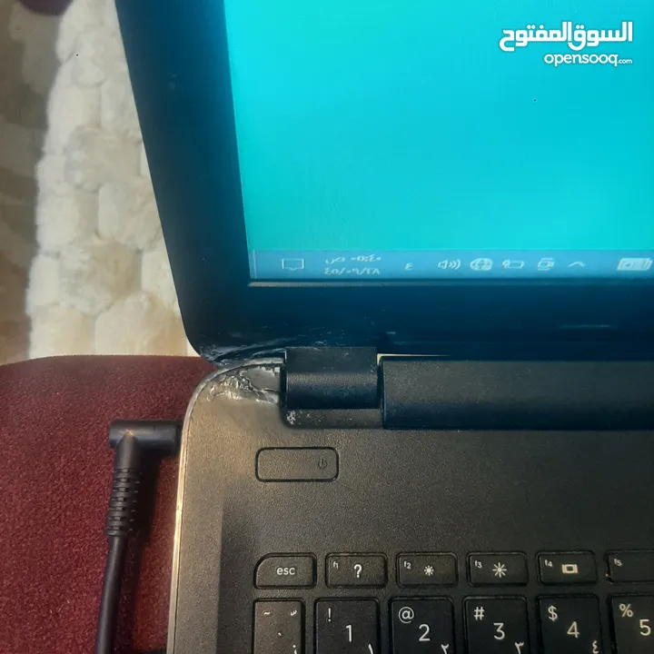 لابتوب hp حجم كبير بدون مشاكل نقرات خفيفة في الإطار شغال فحص i3 جيل خامس مع شاحن فقط رقم تحت