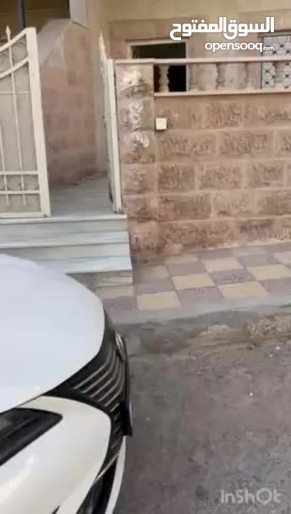 شقة طابق أرضي مع ترس