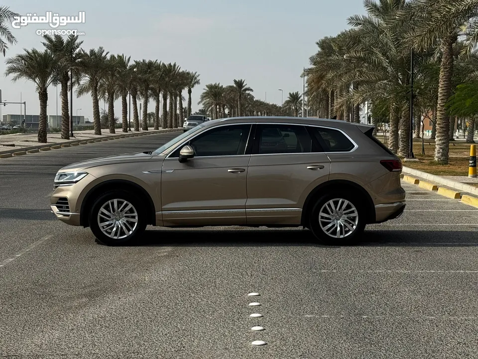 Volkswagen Touareg 2018 (Gold)