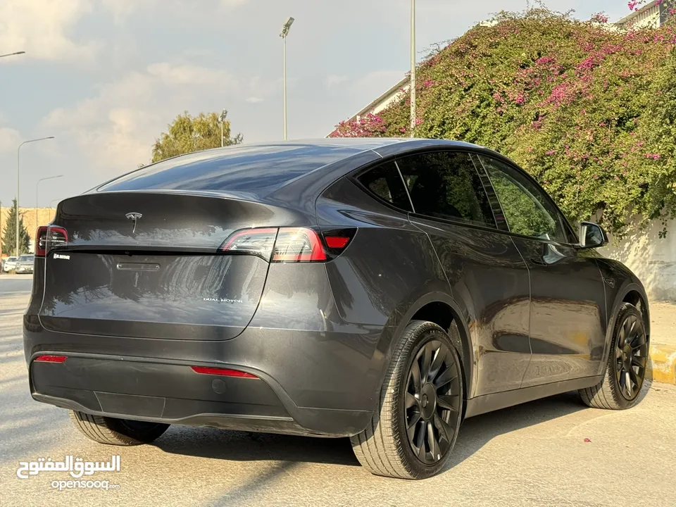 Tesla model Y 2022 7 مقاعد