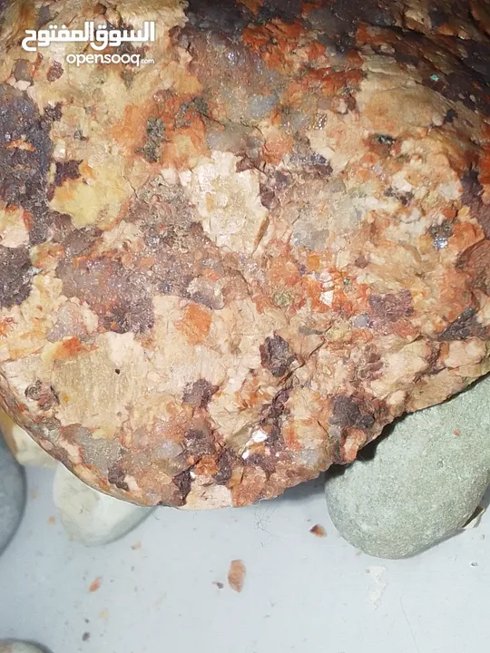 لا اريد المبالغه بأسماء وصفات احجاري ولكن إبحث عن نوعية وسعر كل حجر وما قوة الحجر ولإي اسباب يستخدم