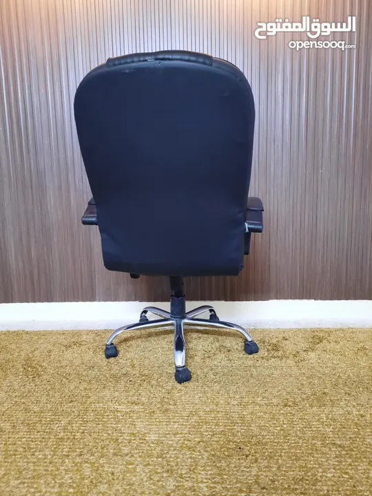 كرسي مكتب نظيف