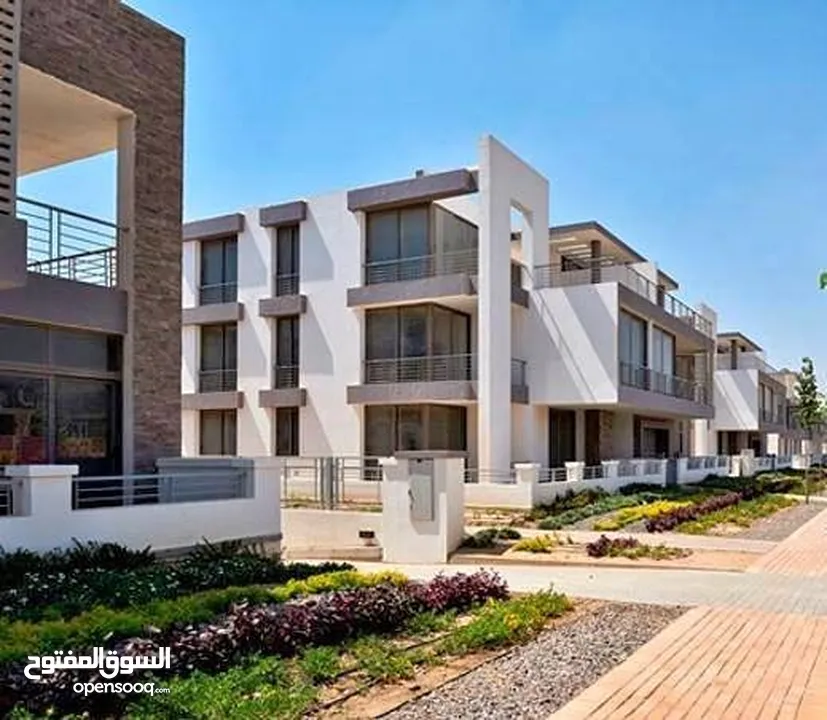 شقة للبيع بجوار سيتي سنتر الماظة في تاج سيتي علي طريق السويس - Taj City New Cairo