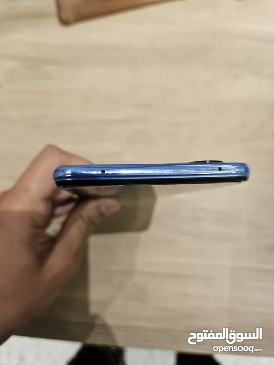 شاومي 11 lite للبيع بحالة ممتازة مع كامل أغراضه