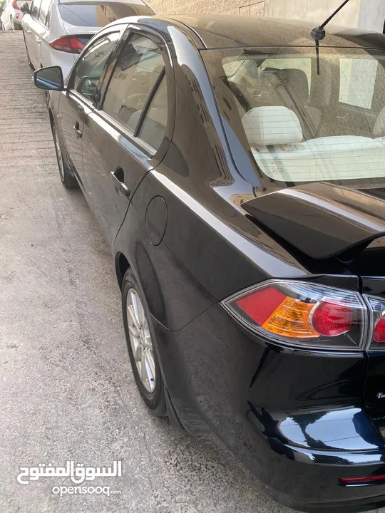 سيارة ميتسوبيشي لانسر فراشة