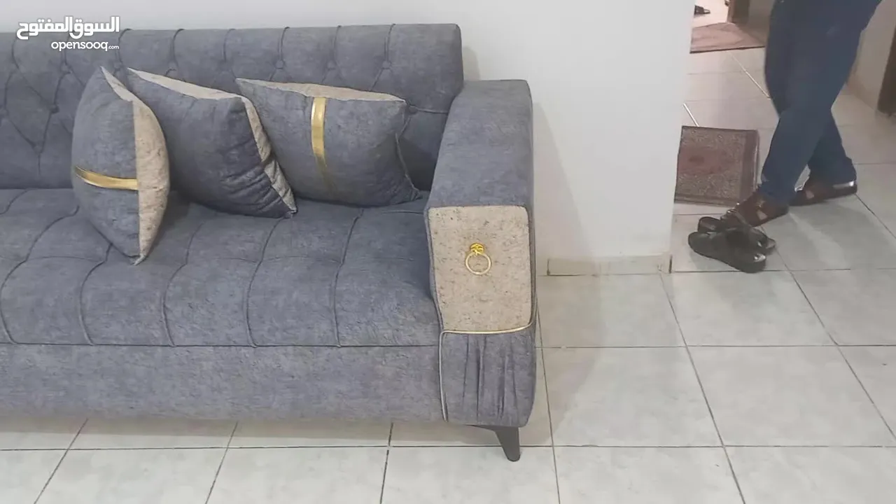 طقم كنب جديد بحالة الوكالة لم يستعمل ابدا