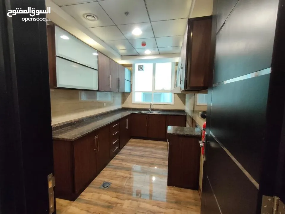 أجمل غرفتين وصالة Vip بدون فرش للإيجار السنوي في عجمان بالروضة3 ب42 ألف مع شهر مجاني