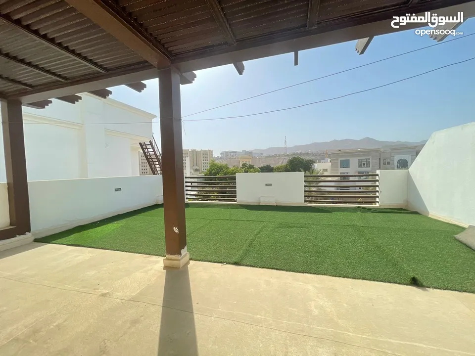 4 BR Lovely Townhouse in Madinat Qaboos