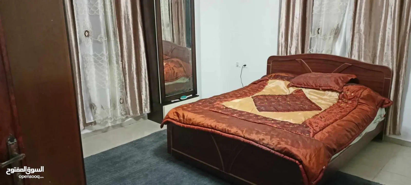 شقه مفروشه هادئه ونظيفه صحيه قريبه على الخدمات تصلح العائله صغيره او موظفين مريحه ا