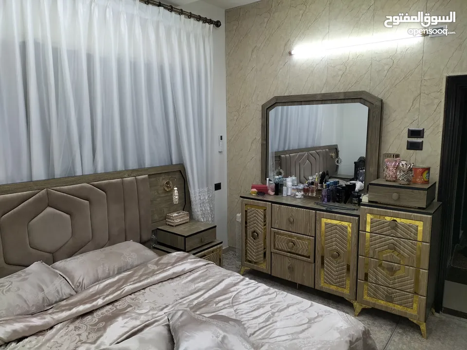 شقة طابق اول للبيع بسعر 28000