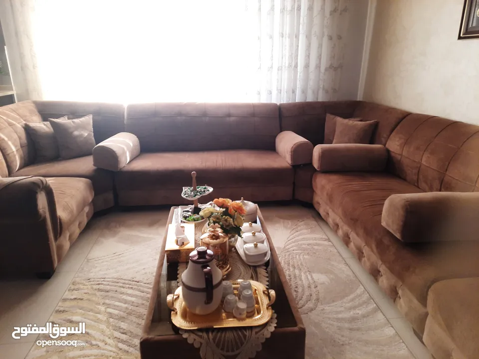 كورنر كبير للبيع