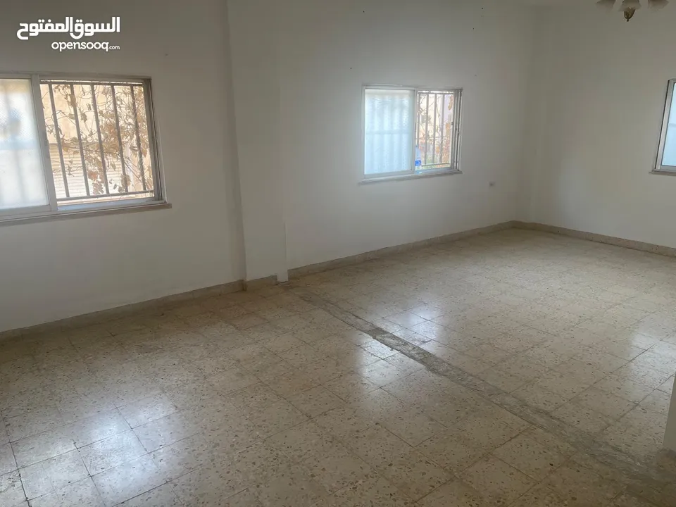 شقة للإيجار في جبل النزهه من المالك