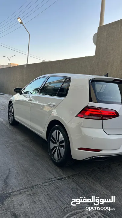 سيارة E-Golf للبيع بسعر ممتاز  كاش فقط