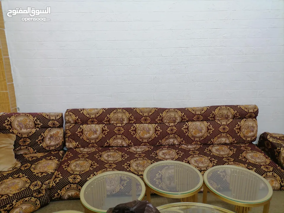 مجلس عربي ضغط 20 سم مستعمل بحالة ممتازه باللون الخمري